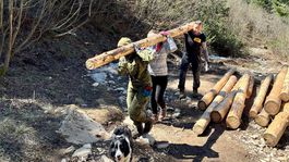 Ženy (jedna z nich v strede) sú v tejto...