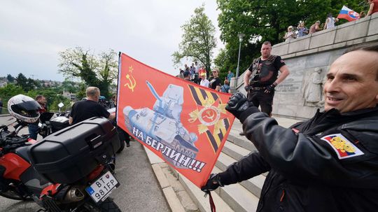 Ruský motorkársky klub Noční vlci počas svojej...