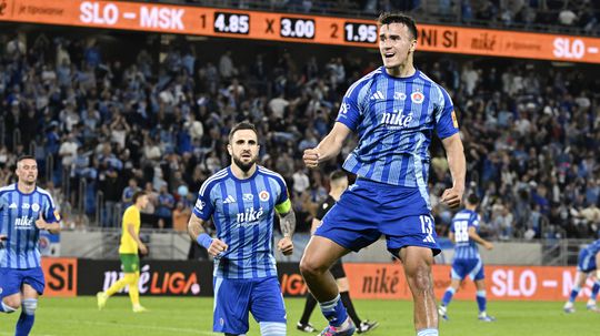Proti Žiline prehrávali "belasí" o dva góly, napokon aj vďaka hetriku Strelca oslavuje Slovan titul. Kmotrík hovoril o budúcnosti