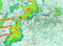 VIDEO: Slovensko bičujú búrky a vietor, SHMÚ zvýšil stupeň výstrahy. Sobota bola prvým tropickým dňom
