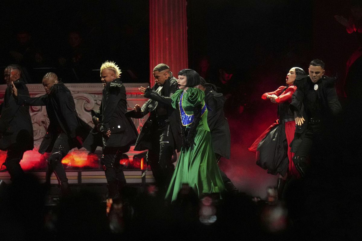 Lady Gaga v šatách vo farbách brazílskej vlajky...