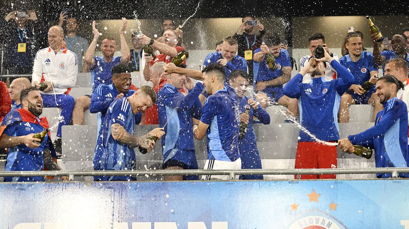 Šampanské tieklo po zápase so Žilinou potokom....