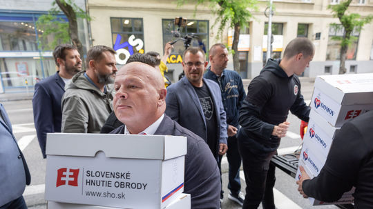 Prezident nevyhlásením referenda o zrušení protiruských sankcií ústavu neporušil