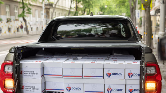 Zástupcovia mimoparlamentného Slovenského...