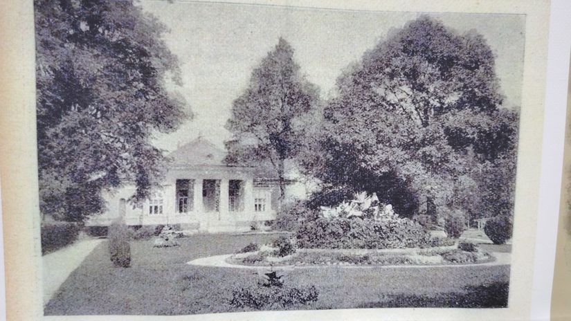 Coburgovský park v roku 1907, v pozadí...