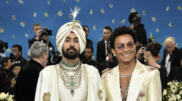 Diljit Dosanjh (vľavo) a dizajnér Prabal Gurung.
