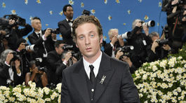 Herec Jeremy Allen White.