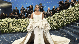 Herečka Audra McDonald v kreácii Harbison Studio. 