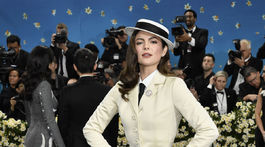 Herečka Monica Barbaro v kreácii Christian Dior. 