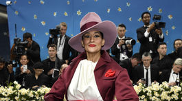 Herečka Tracee Ellis Ross v kreácii Marc Jacobs. 