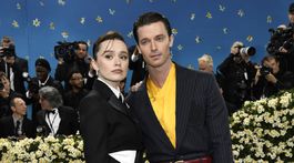 Hereckí kolegovia Aimee Lou Wood a Patrick Schwarzenegger.