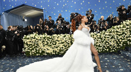 Raperka Megan Thee Stallion v kreácii Michael Kors. 