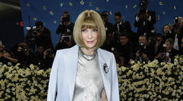 Šéfredaktorka Vogue Anna Wintour prišla oblečená v modeli Louis Vuitton. 