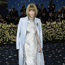 Šéfredaktorka Vogue Anna Wintour prišla oblečená v modeli Louis Vuitton.