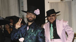Spevák Maluma (vľavo) a dizajnér Willy Chavarria.