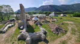 Areal byvaleho pavlinskeho klastora v Gombaseku  z ktoreho partia nadsencov spravila turisticku atrakciu