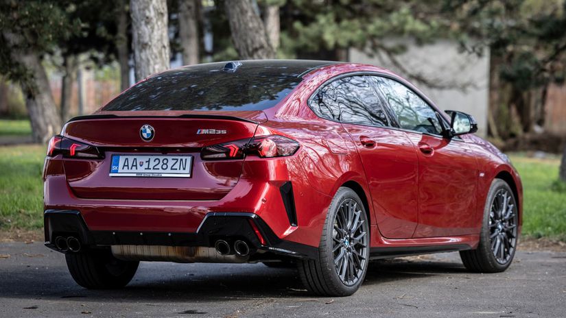 M235 Gran Coupé naznačuje svoj dynamický...