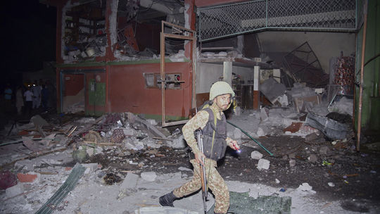 V Kašmíre pokračujú letecké útoky. Rubio volal do Pakistanu aj Indie. USA do konfliktu nezasiahnu, odkazuje Vance