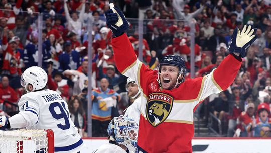 Florida odvrátila črtajúcu sa pohromu, hrdinom Marchand. Jets vyrovnali sériu s Dallasom