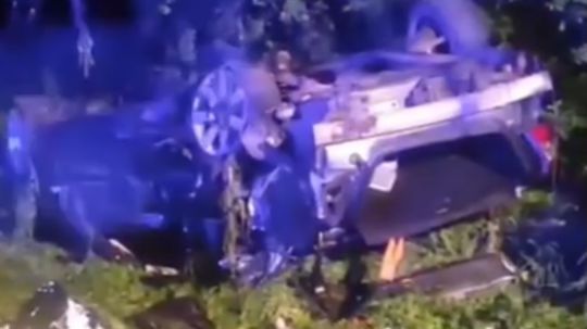 VIDEO: Rozsekané auto aj ľudia. Po zrážke vlaku s autom sú štyria zranení