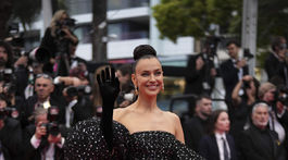 Irina Shayk v kreácii Armani Privé