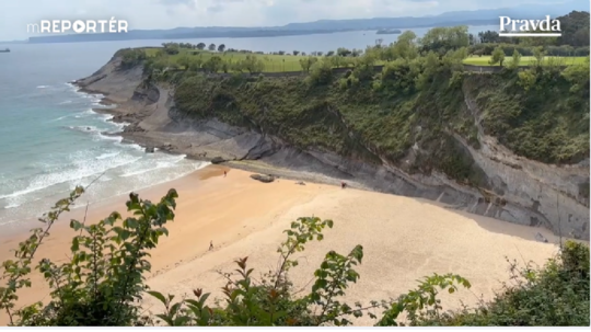Zábery z pláže, z ktorej vyžaruje neskutočná krása a pokoj. Otužilci si ju už teraz takto užívajú