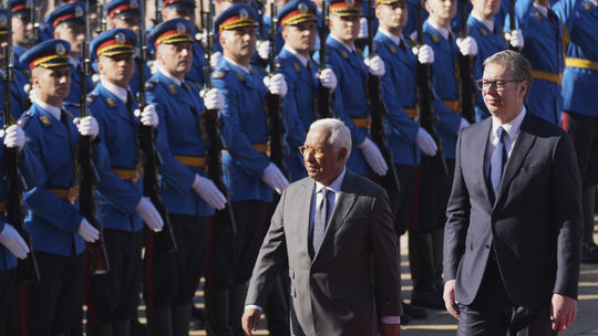 Balans medzi Moskvou a Bruselom. Srbsko je naďalej oddané EÚ napriek prezidentovej návšteve Moskvy, zhodli sa Costa a Vučič