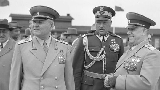 Brutálne potlačil povstanie, Praha či Varšava ho vymazali. Fico chce ruskému maršalovi postaviť sochu