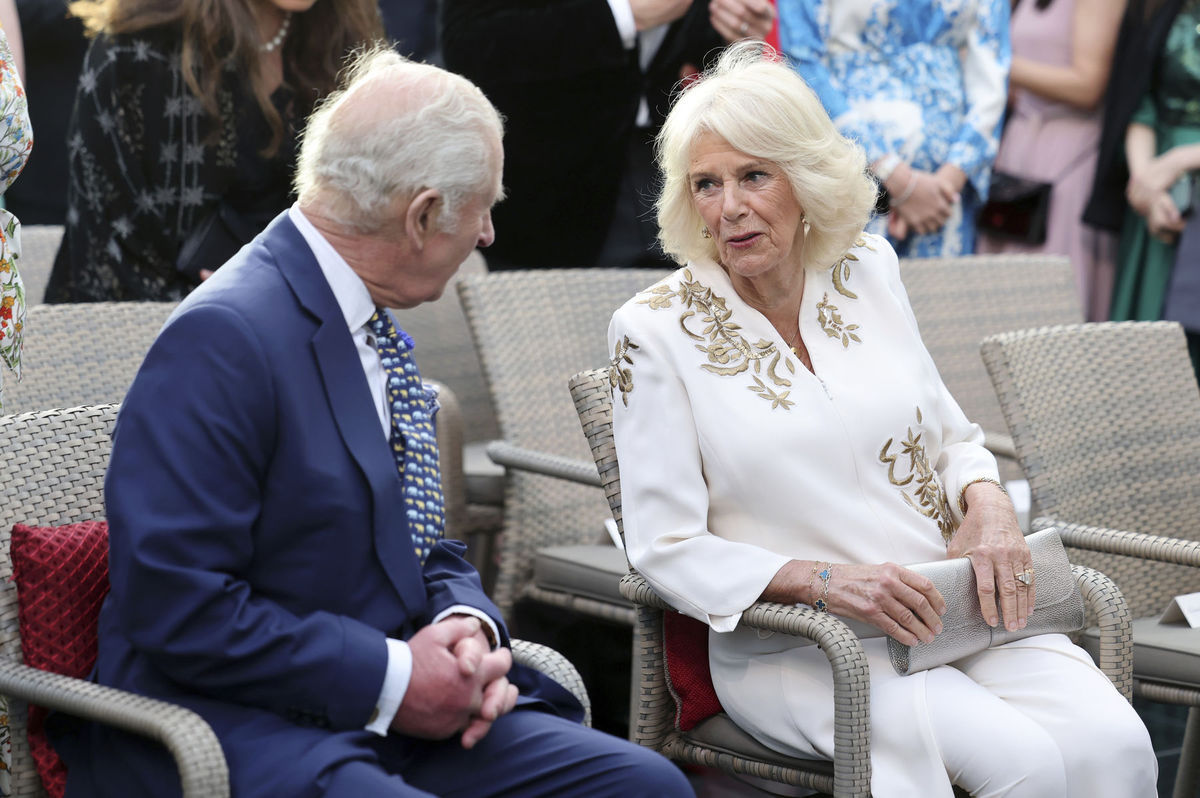 Britský kráľ Karol III. a kráľovná Camilla sa...