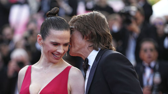 Herečka Hayley Atwell a herec Tom Cruise na...