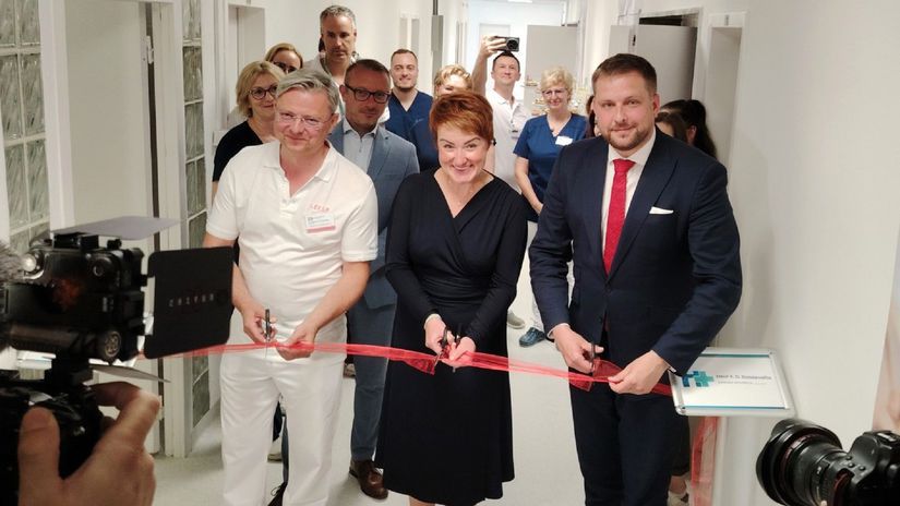 Pásku pri otvorení zrekonštruovaného oddelenia...