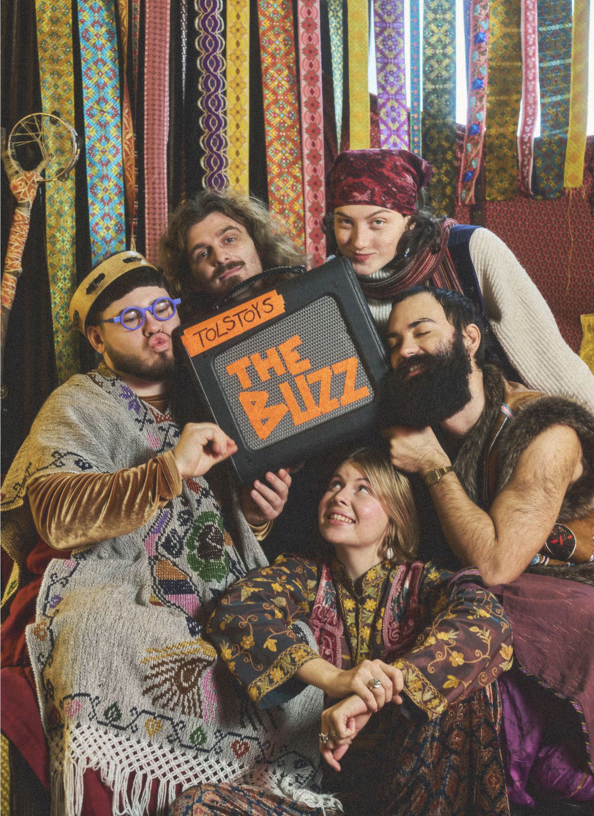 Album The Buzz financovala kapela...