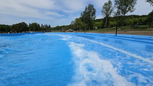 Vlny v novom bazéne