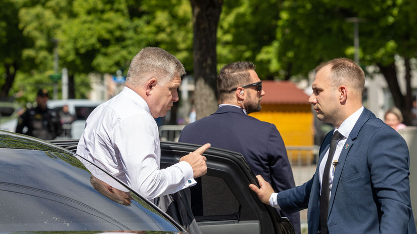 Robert Fico v Handlovej rok po atentáte.