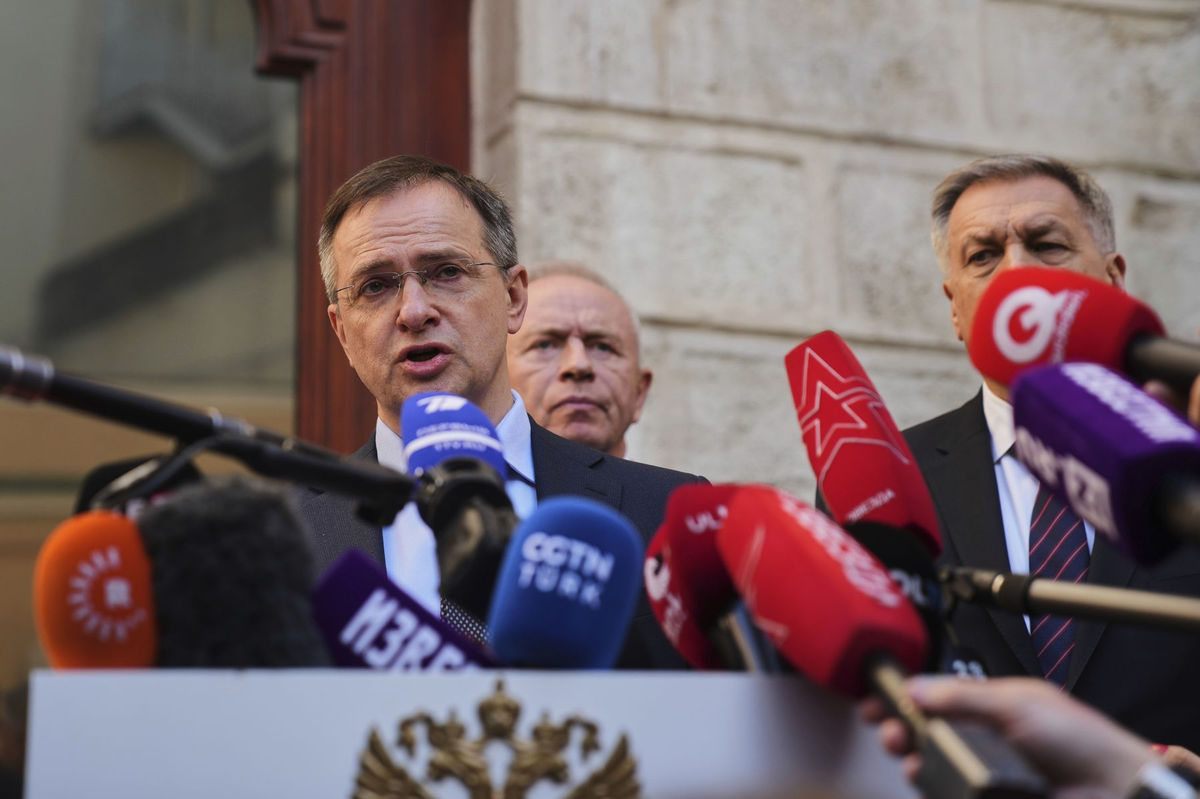 Poradca ruského prezidenta Vladimir Medinskij.