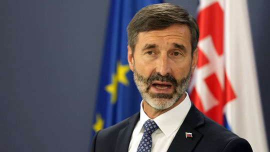 Blanár dôvod na odstúpenie nevidí. Marcinková: Vaša politika na štyri svetové strany je absurdná