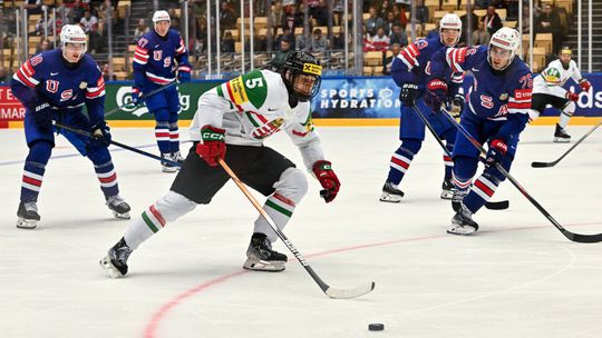 Biedni Maďari majú vo svojom strede hokejový poklad. Kto je Domán Szongoth?