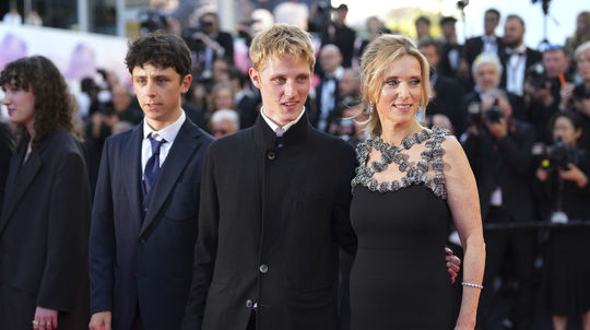 Zľava: Come Peronnet, Valentin Campagne a Lea...