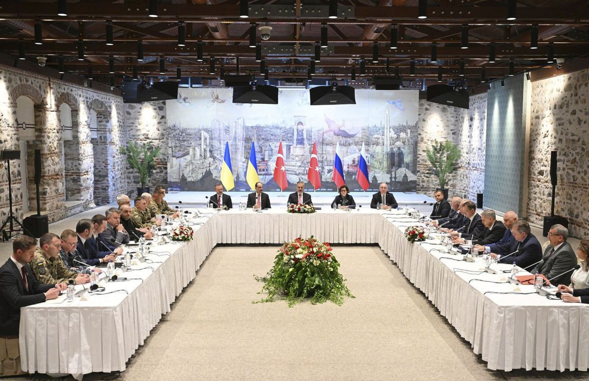 Ruské a ukrajinské delegácie na rokovaniach v...