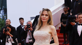 Angelina Jolie v kreácii Brunello Cuccinelli 