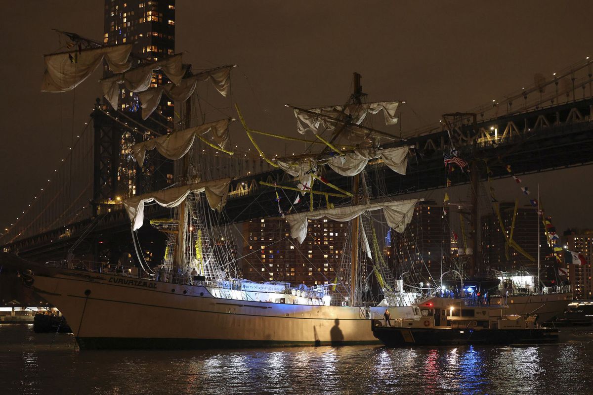Brooklyn Bridge Collision