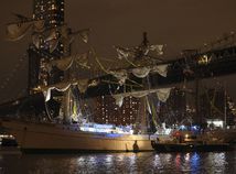 Brooklyn Bridge Collision