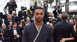 Herec Lucien Laviscount na premiére snímky Nouvelle Vague.