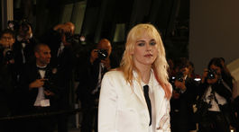 Herečka Kristen Stewart v kreácii Chanel. 