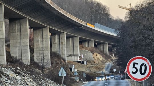 Kedy prepojí Bratislavu s Košicami južná diaľnica? Dôležitý úsek majú dobudovať a odovzdať ešte do konca roka