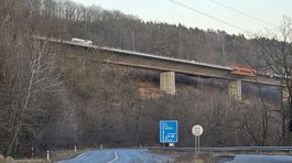 Estakada useku rychlostnej cesty R2 nedaleko Krivana