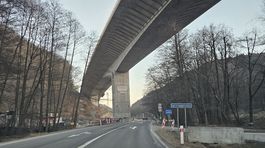 Estakada useku rychlostnej cesty R2 pri Dolnej Bzovej