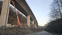 Vystavba estakady rychlostnej komunikacie R2 Krivan - Mytna
