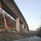 Vystavba estakady rychlostnej komunikacie R2 Krivan - Mytna