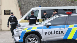 Leopoldov Súd Černák, polícia, policajné auto